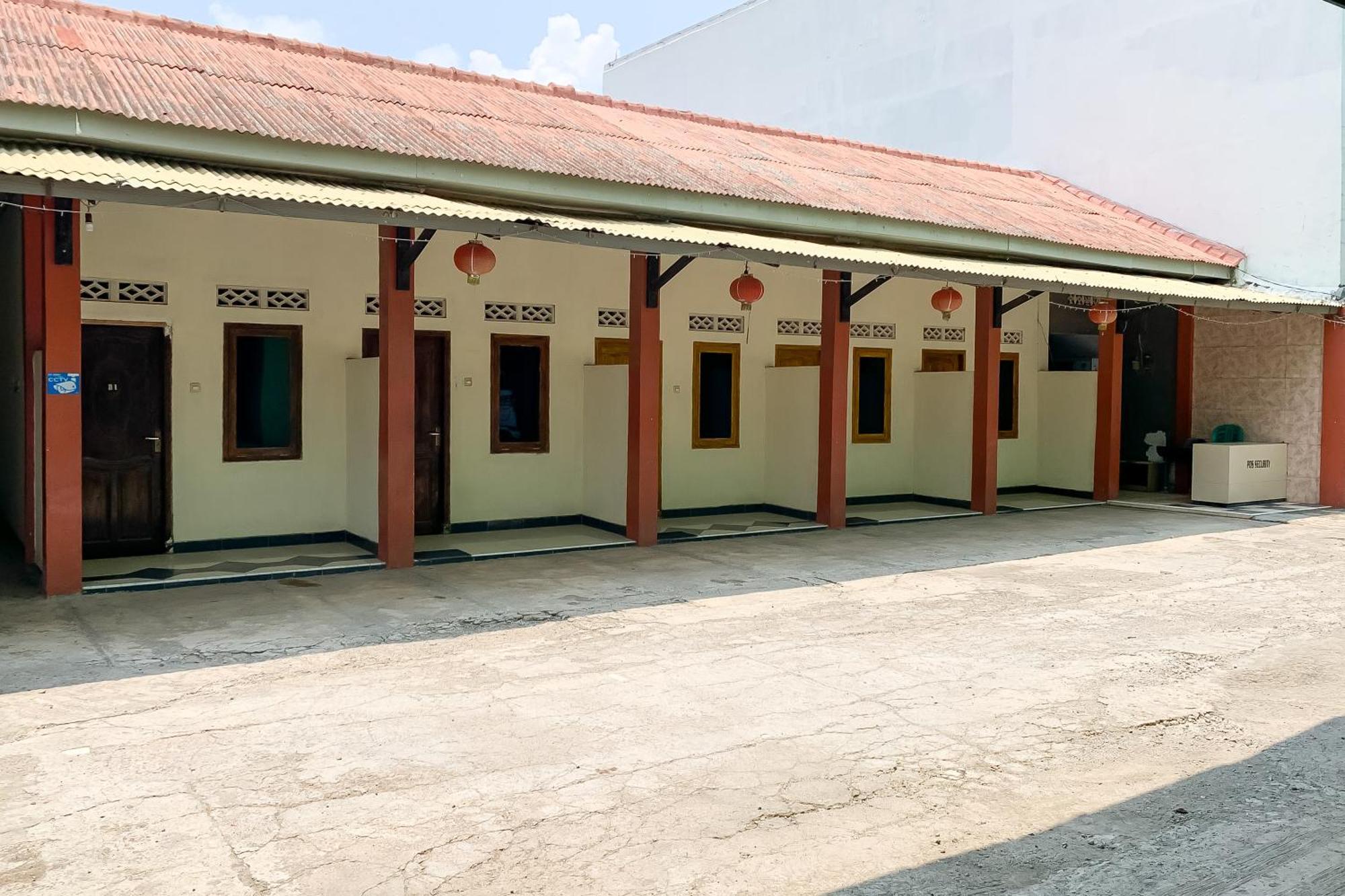 Penginapan Losmen Ayu Pamanukan Redpartner Pamanukan Hilir Exterior foto